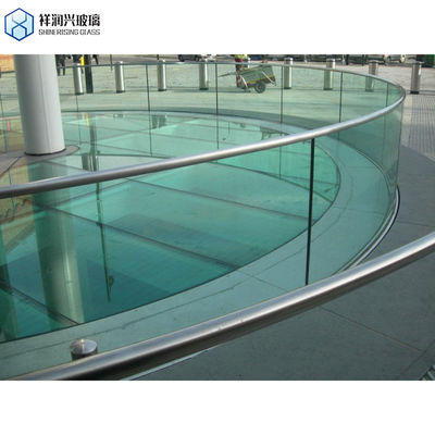 Προσαρμοσμένο 5mm μαύρο θραύσιμο αμμουδιωμένο παγωμένο γυαλί ιδανικό για επίπεδες επιφάνειες