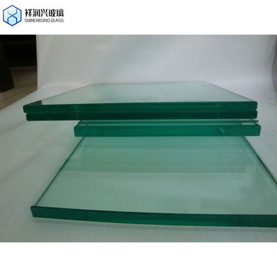 Διαφανές διαμορφωμένο ηλιακό γυάλινο πάνελ χαμηλού σιδήρου 4mm 32mm Ar Coating Tempered Glass