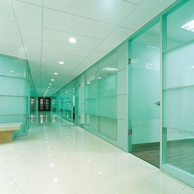 GB15763.2-2005 Συμμορφούμενο άρθρο Qingdao 8mm Euro Gray Crystal Gray Tempered Glass για διαχωριστικά