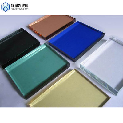 Η ζήτηση για επίπεδα χρωματισμένα πλωτά γυαλιά και για επίπεδα στρώματα από οικοδομικό γυαλί