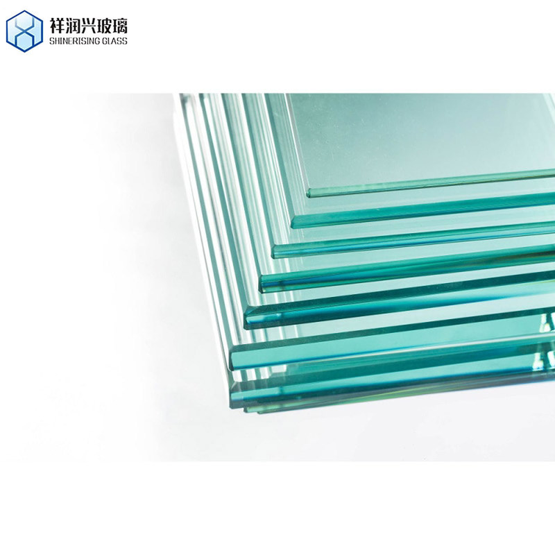 Διαφανές διαμορφωμένο ηλιακό γυάλινο πάνελ χαμηλού σιδήρου 4mm 32mm Ar Coating Tempered Glass