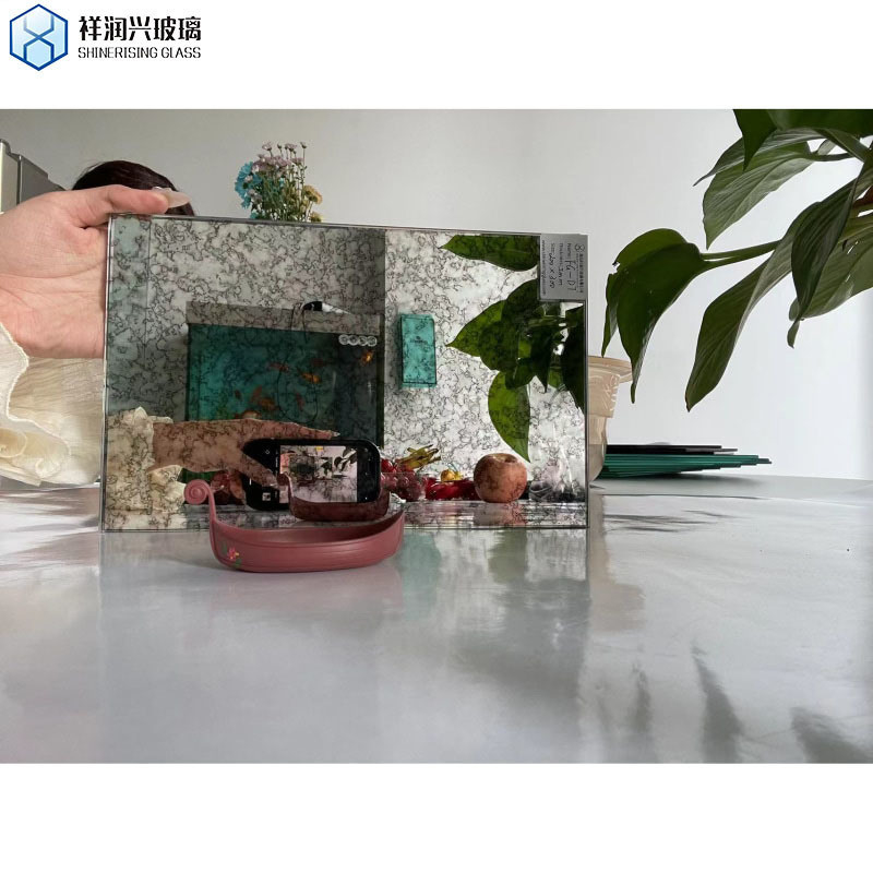 Διακοσμητικός καθρέφτης τοίχου με καλλιτεχνικό σχέδιο και αρχαίο γυαλί καθρέφτη σε ασημένιο φινίρισμα